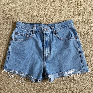 High waisted Levi shorts